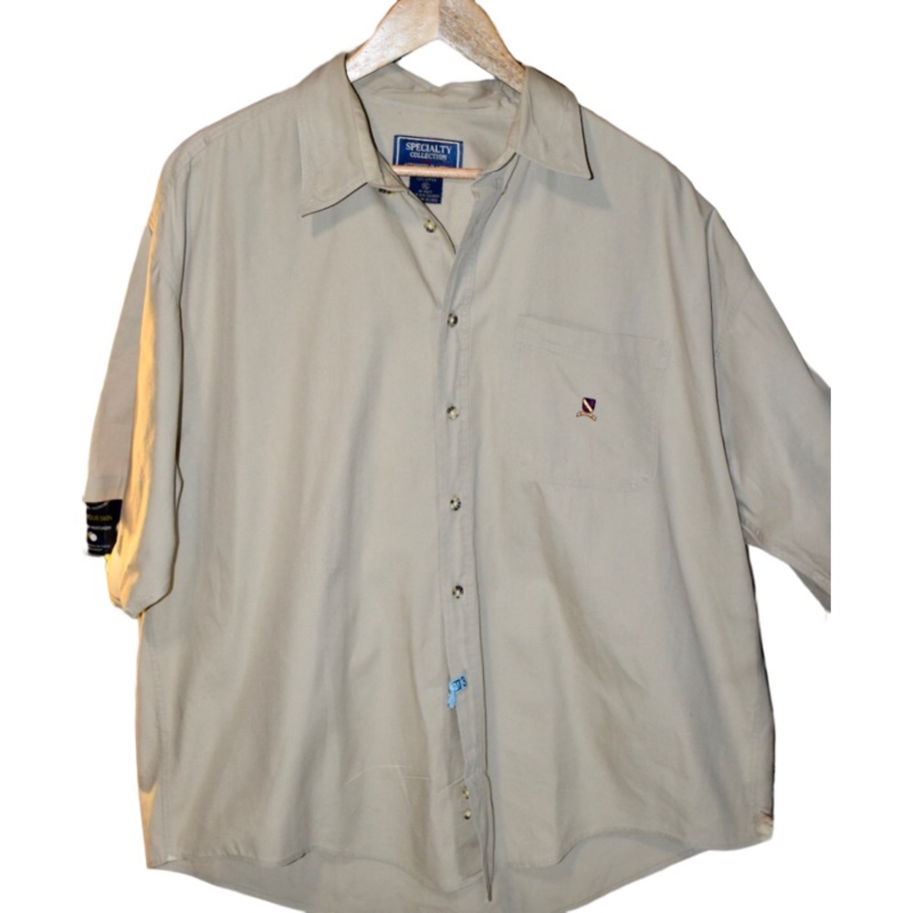 Men’s short sleeved khaki button down casual work shirt XLG Specialty Collection